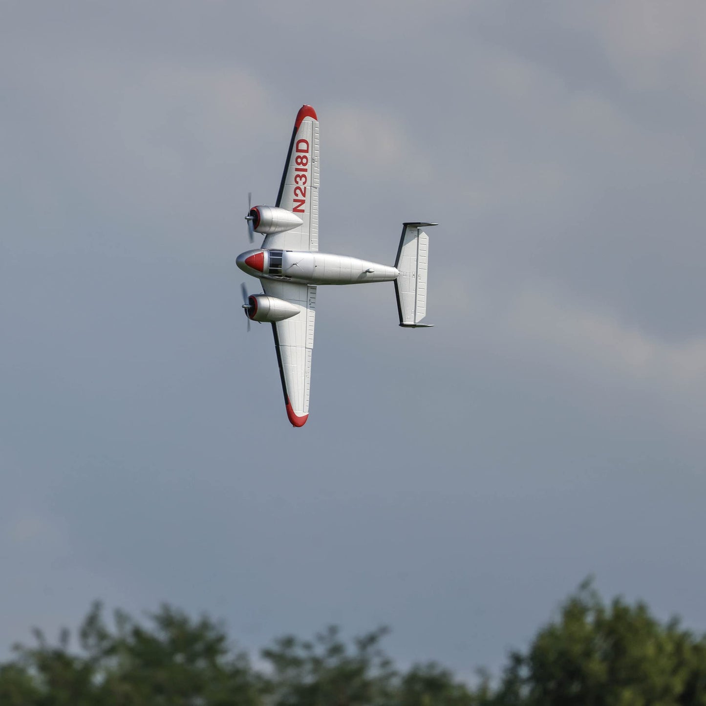 E-Flite Rc Airplane Beechcraft D18 1.5M Bnf Basic Transmitter Battery And Charger Not Included Efl106250