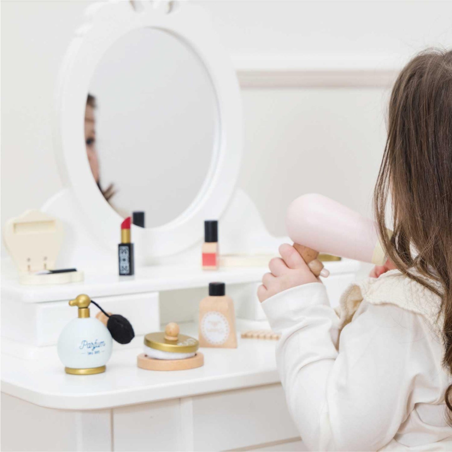 Le Toy Van - Wooden Cosmetic Set With Bag Role Play Toy | Star Beauty Bag Pretend Play Set - Suitable For 3 Years +