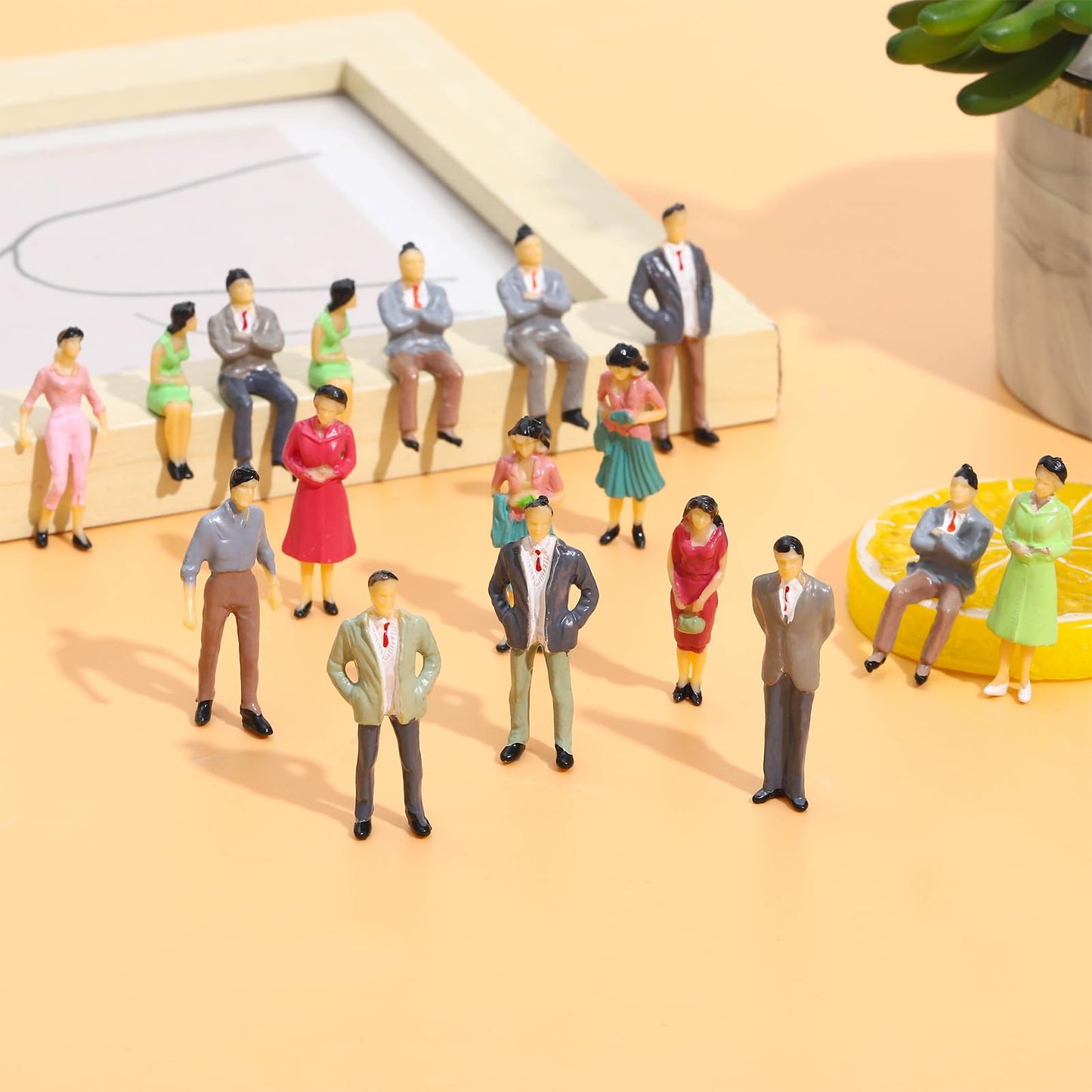 Onest 60 Pieces 1: 50 Scale Miniature People Figurines Mini Plastic Figurines Dollhouse Accessories Mini Figures Hand Painted St