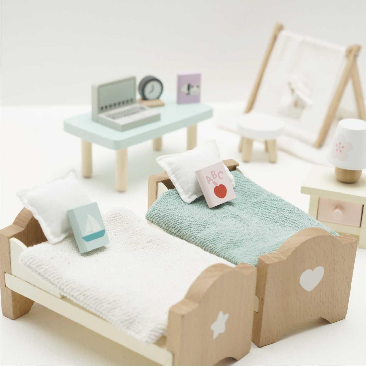 Le Toy Van - Sugarplum Wooden Bedroom Set | Dolls House Accessories Play Set For Dolls Houses | Girls And Boys Doll House Furnit