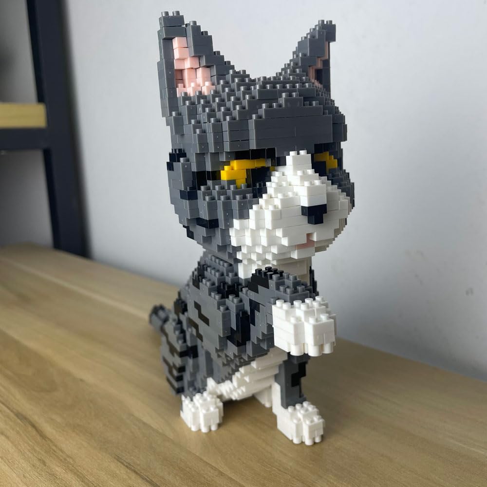 Friendly Tabby Cat Model Micro Mini Building Block Toy Sets: an Endearing Decor Recalling The Sweetness of Cats