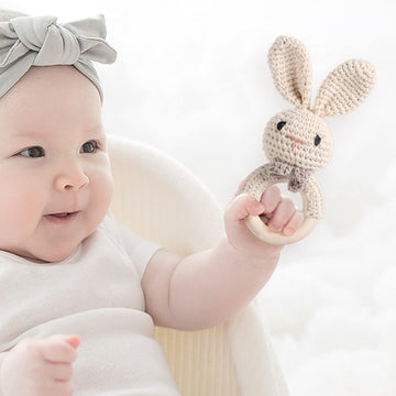 Youuys Wooden Baby Rattle Toys, Easter Bunny Rattle For Baby Crochet Bunny Rattle Toy Natural Wood, Shaker Rattle For Hand Grips, Boy Girl First Rattle Gift, Newborn Gifts (Bunny)