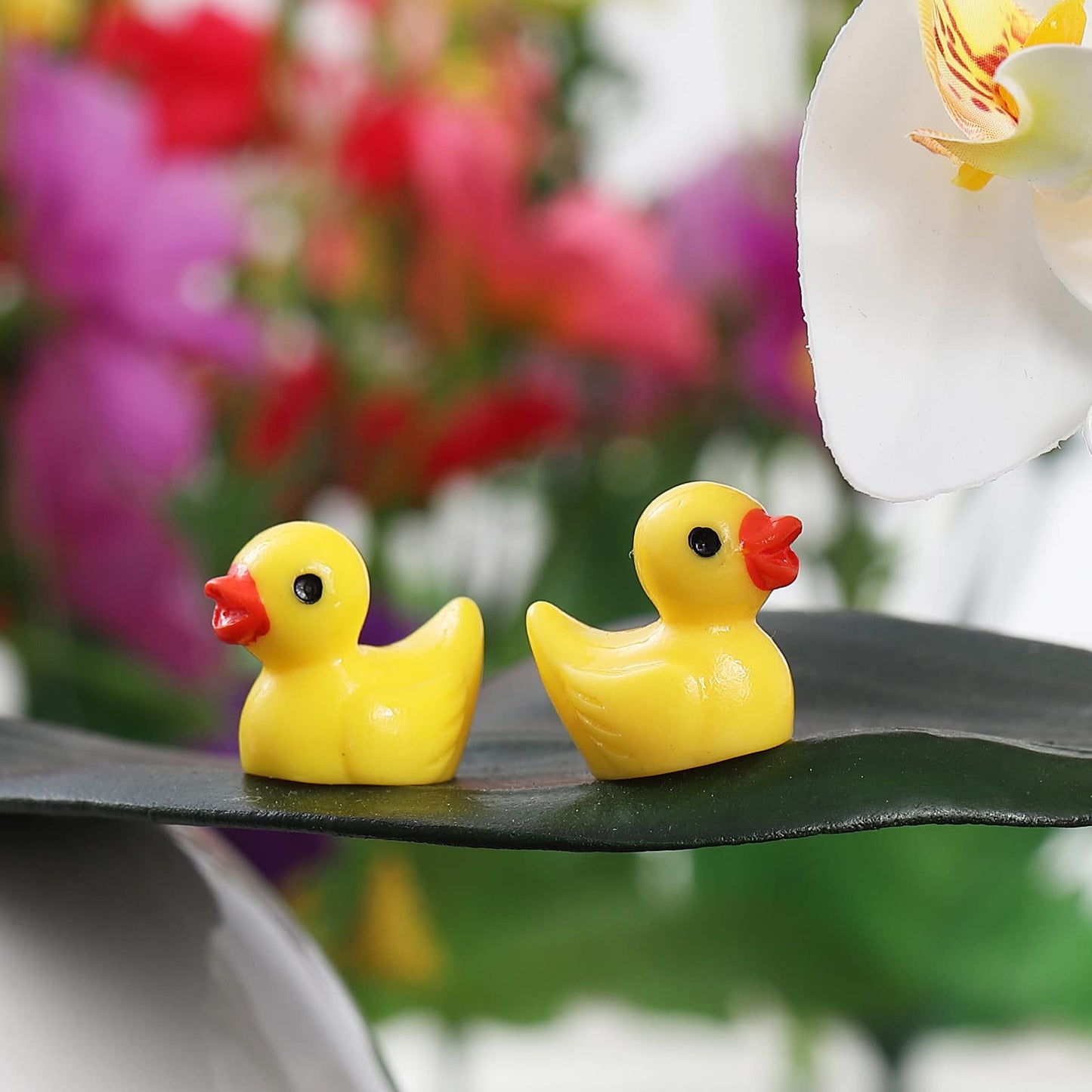 GliSun 200 Pieces Mini Resin Ducks Tiny Duck for Garden Micro Landscape Ornament Dollhouse Prank Christmas Falloween Birthday Pa
