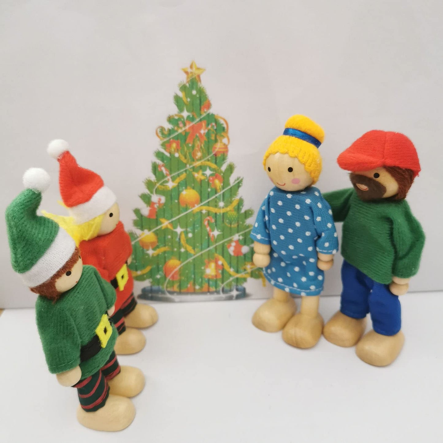 Hystyle 7 Pack Wooden Doll House With Family Dolls & Pretend Play Figures (Christmas)