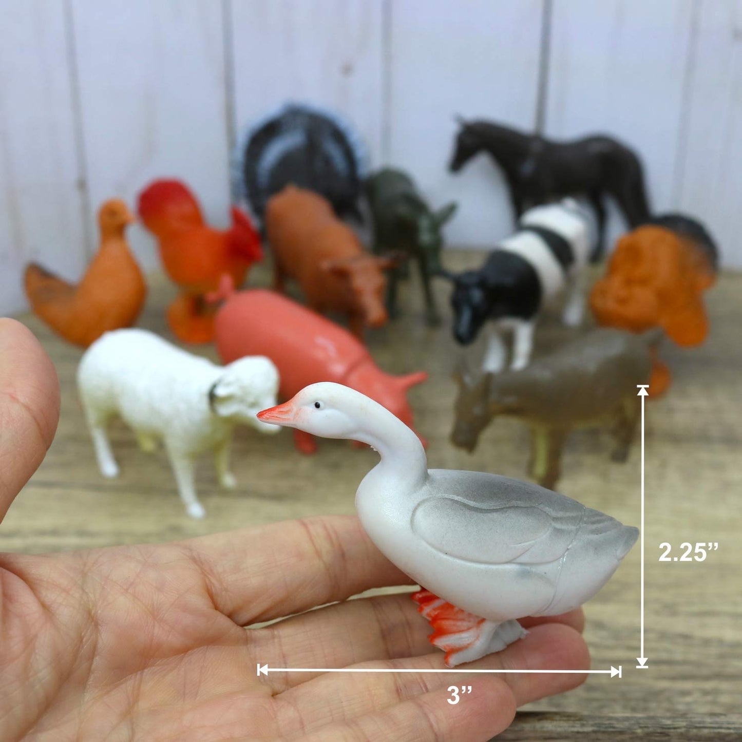 GiftExpress 12pc Farm Animal Toy Figures Set - Colorful Plastic Play Animals for Kids, Educational & Fun Learning Toys