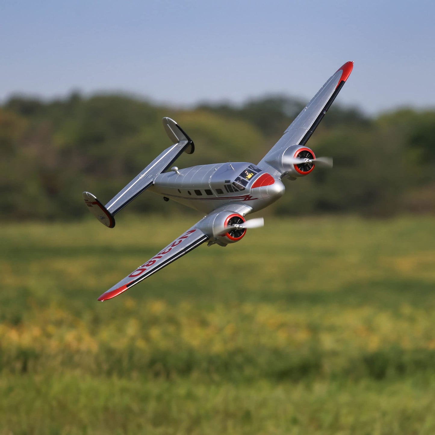E-Flite Rc Airplane Beechcraft D18 1.5M Bnf Basic Transmitter Battery And Charger Not Included Efl106250