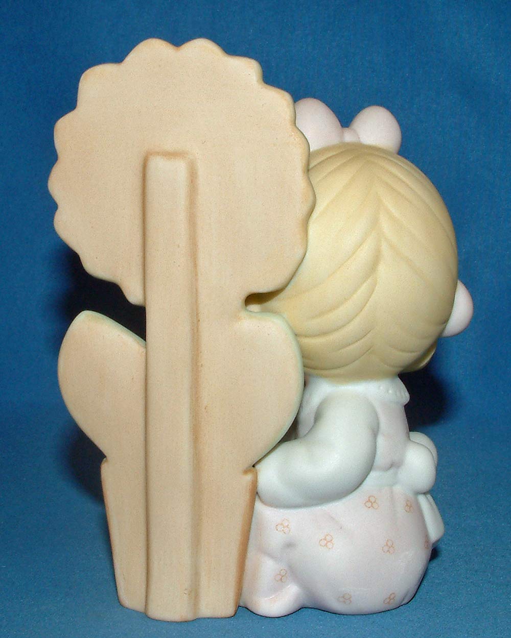 Precious Moments Figurine '' A Growing Love''