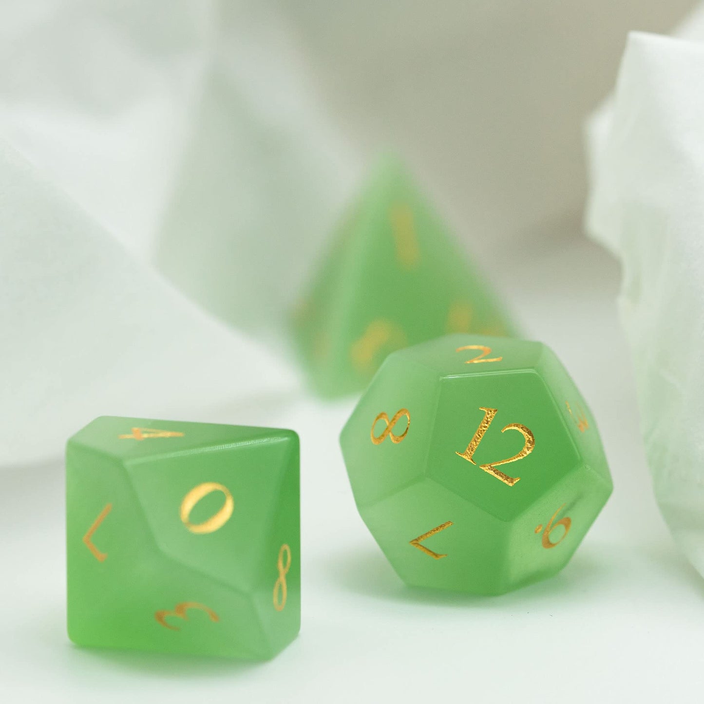 UDIXI Natural Gemstone DND Dice Set, 7PCS Crystal D&D Dice for Dungeons and Dragons, Handmade Stone Dice for MTG Table Games (Gr