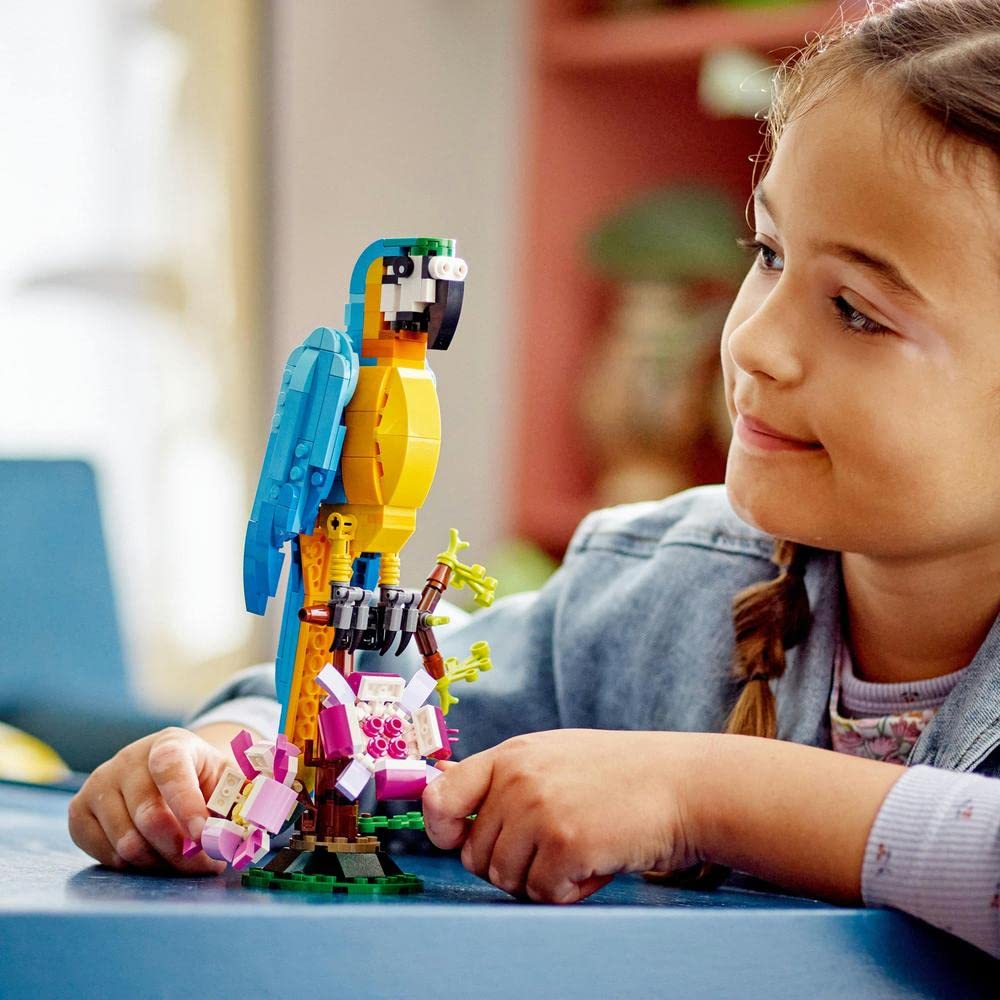 Lego 31136 Creator 3-In-1 The Exotic Parrot, Construction Toy, Jungle Animal Figurines, Frog And Fish, Creative Game For Children From 7 Years Old