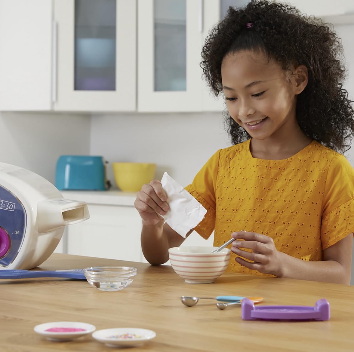 Easy Bake Ultimate Oven, Baking Star Super Treat Edition With 3 Mixes. For Ages 8 And Up.