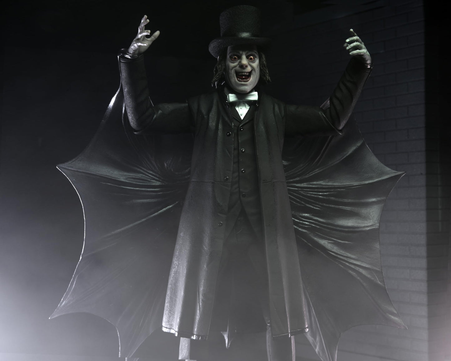Neca - London After Midnight - Edward C. Burke 7' Ultimate Action Figure