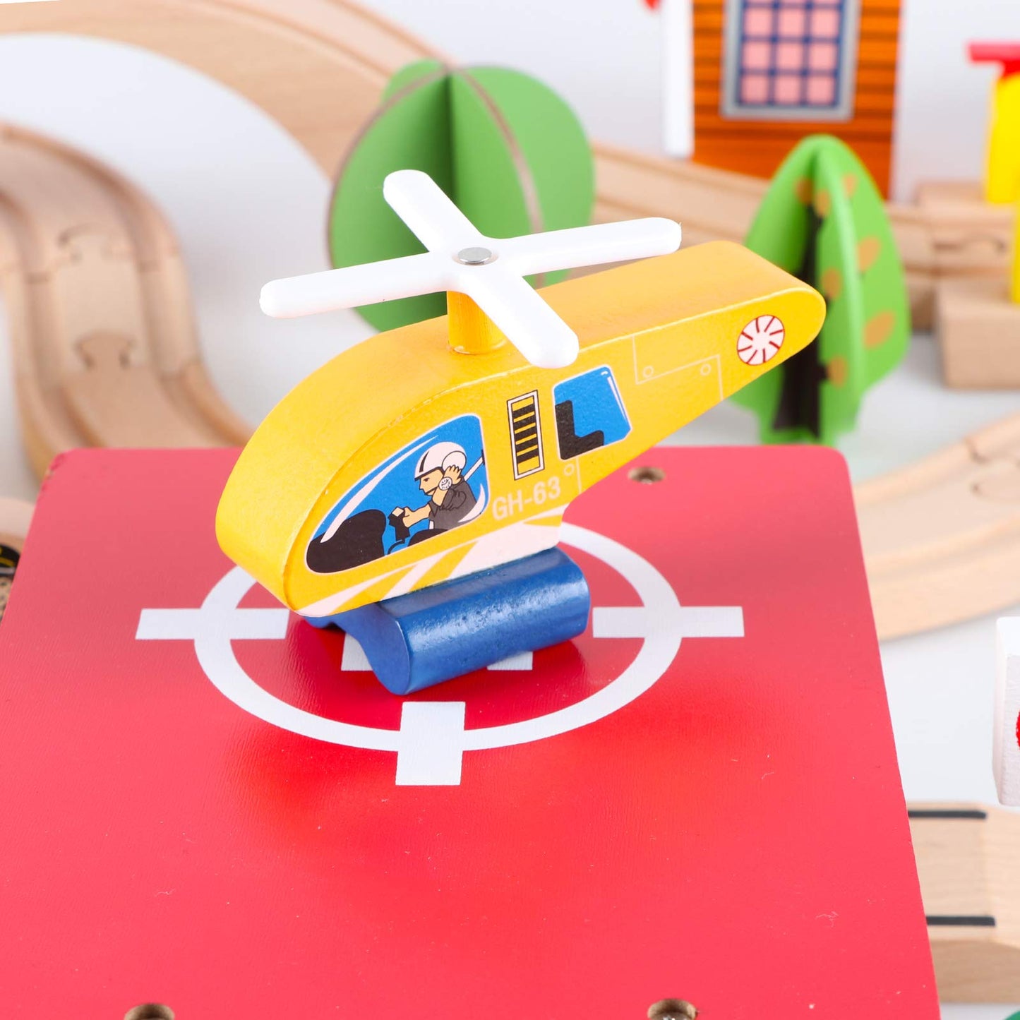 Qilay 69 Pcs Wooden Train Set -Premium Wood Train Tracks & Trains Toys For Toddlers 3,4,5 Years Old, Expandable Train Toys Railway Kits For Girls Boys, Fit All Major Bands Train Tracks Set
