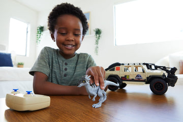 Hot Wheels Matchbox Rc Jurassic World Dominion Jeep Gladiator, 6-Inch Dracorex Dinosaur Figure, Remote-Control Toy Car With Auto-Capture Claw