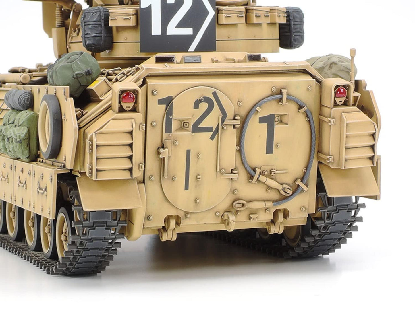 TAMIYA 1:35 Desert Storm U.S. M2 A2 Bradley IFV Model 300035264, Multicolor, Plastic, 19.3 cm