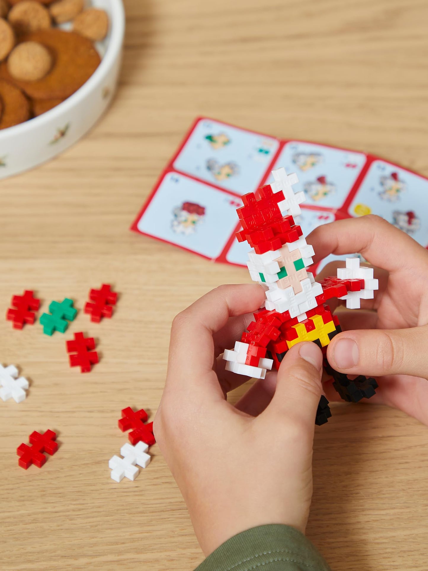 PLUS PLUS Christmas Advent Calendar 2024 - 25 Kids Building Block Toys, 600 Pieces, Fun Holiday Countdown, Multicolored