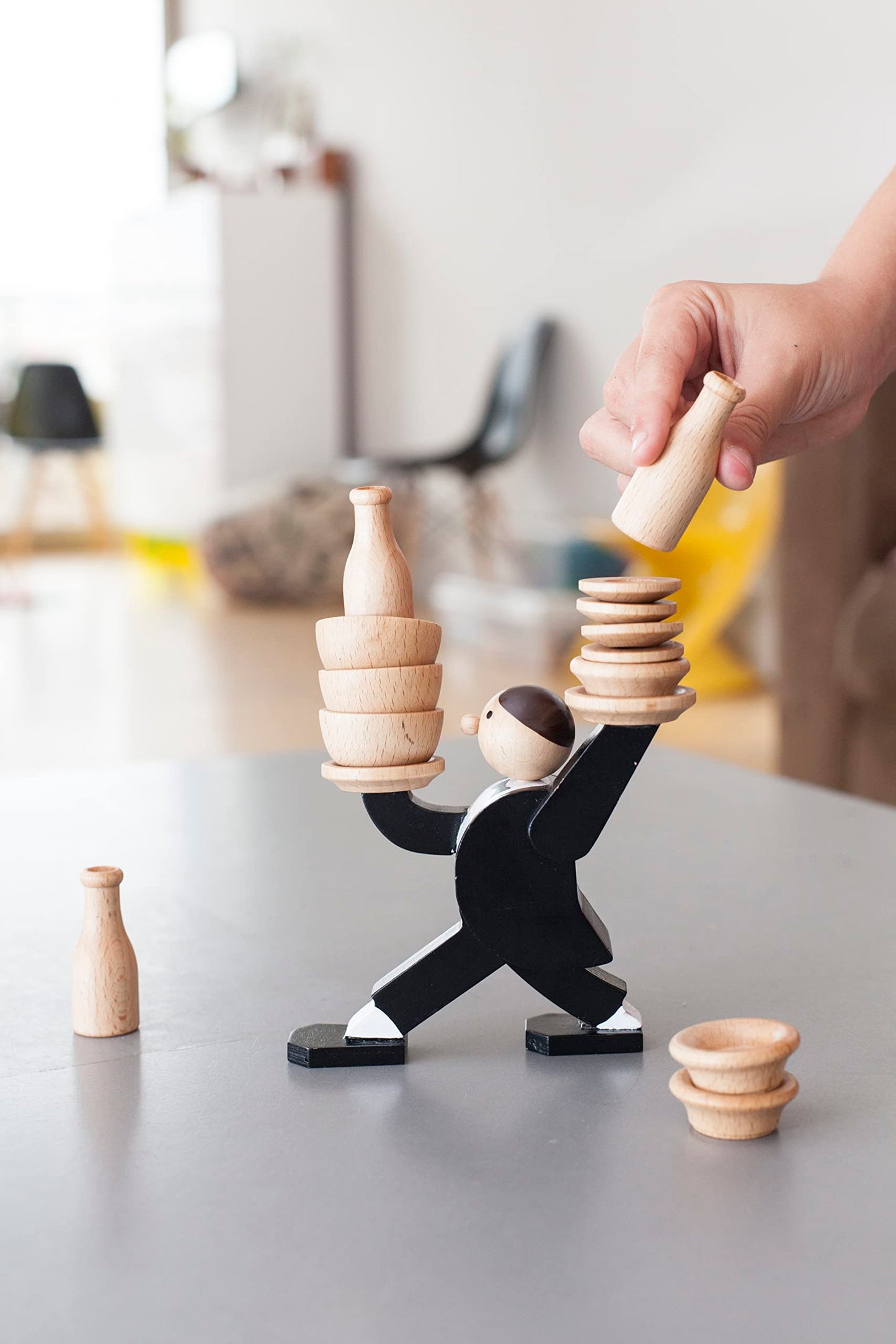 Kikkerland Don'T Tip The Waiter Stacking Game
