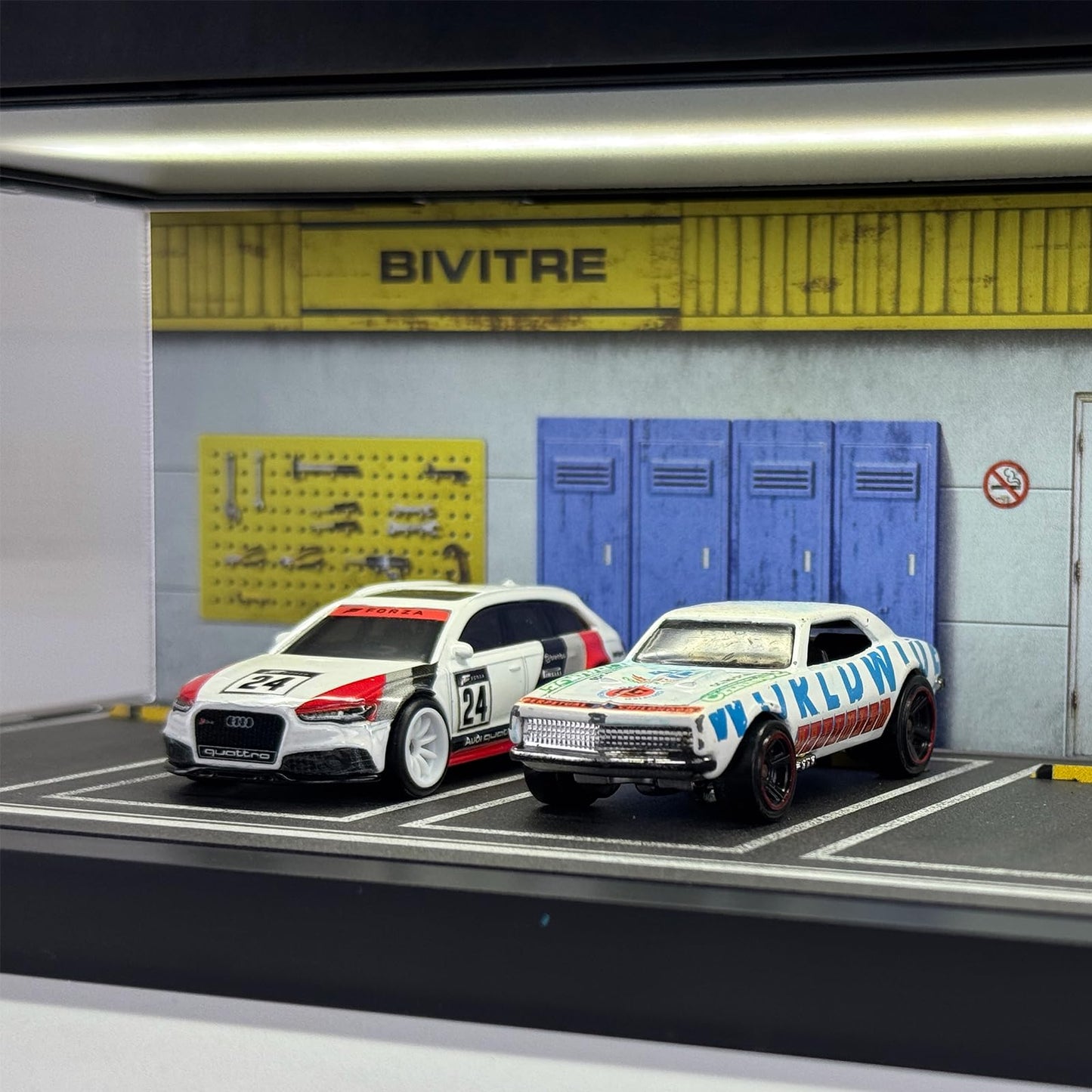 Hot Cars Wheels Display Case - 1/64 Scale Die-cast Model Car Display Case with LED Light and Acrylic Cover, Hot Diecast Wheels P