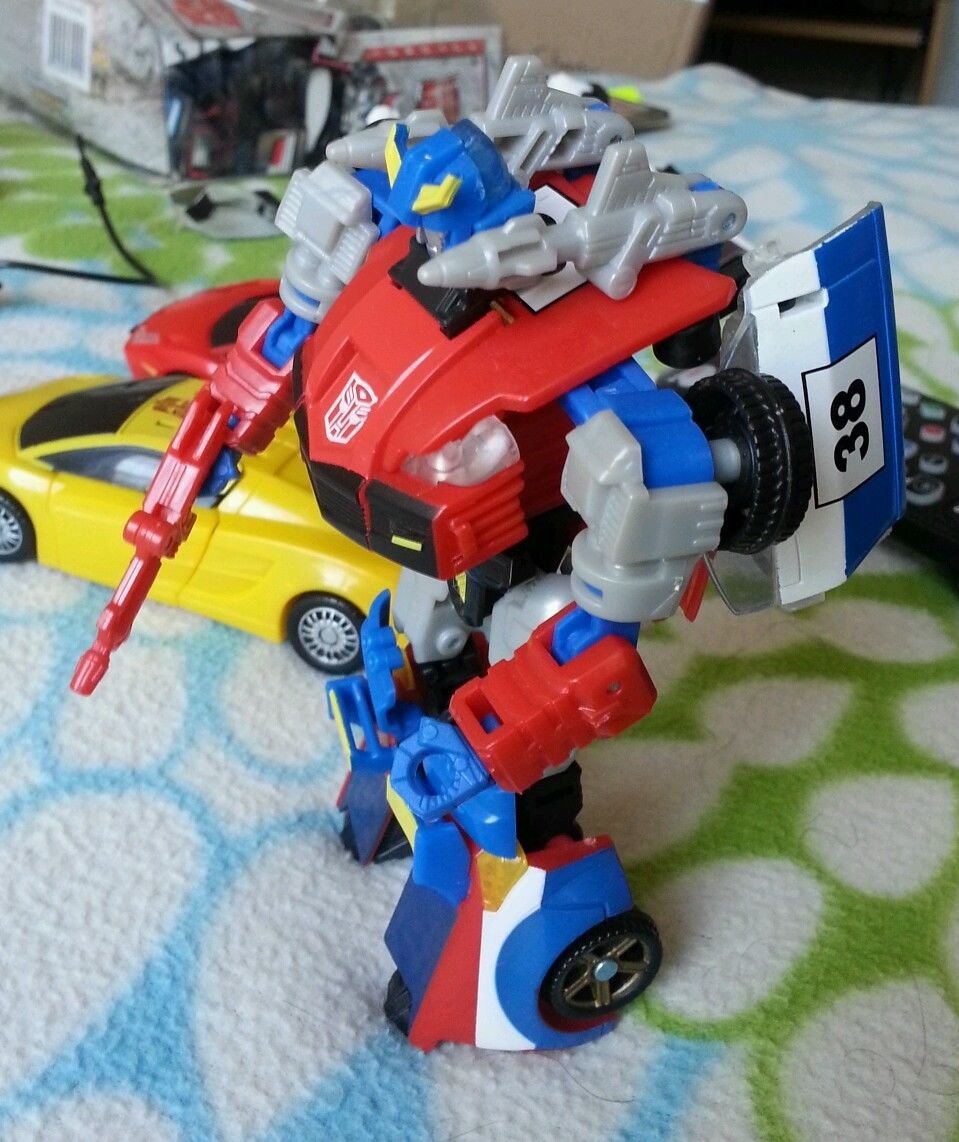 Hasbro Transformers Universe Generation Series 1 Deluxe Figure Smokescreen
