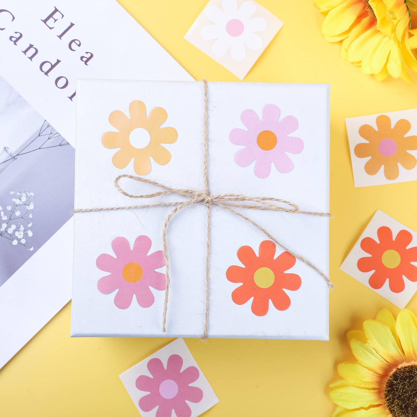 1200 Pcs Boho Daisy Stickers Hippie Groovy Stickers Retro Flowers Self-Adhesive Decals Daisy Flowers Stickers 60S 70S Party Favo