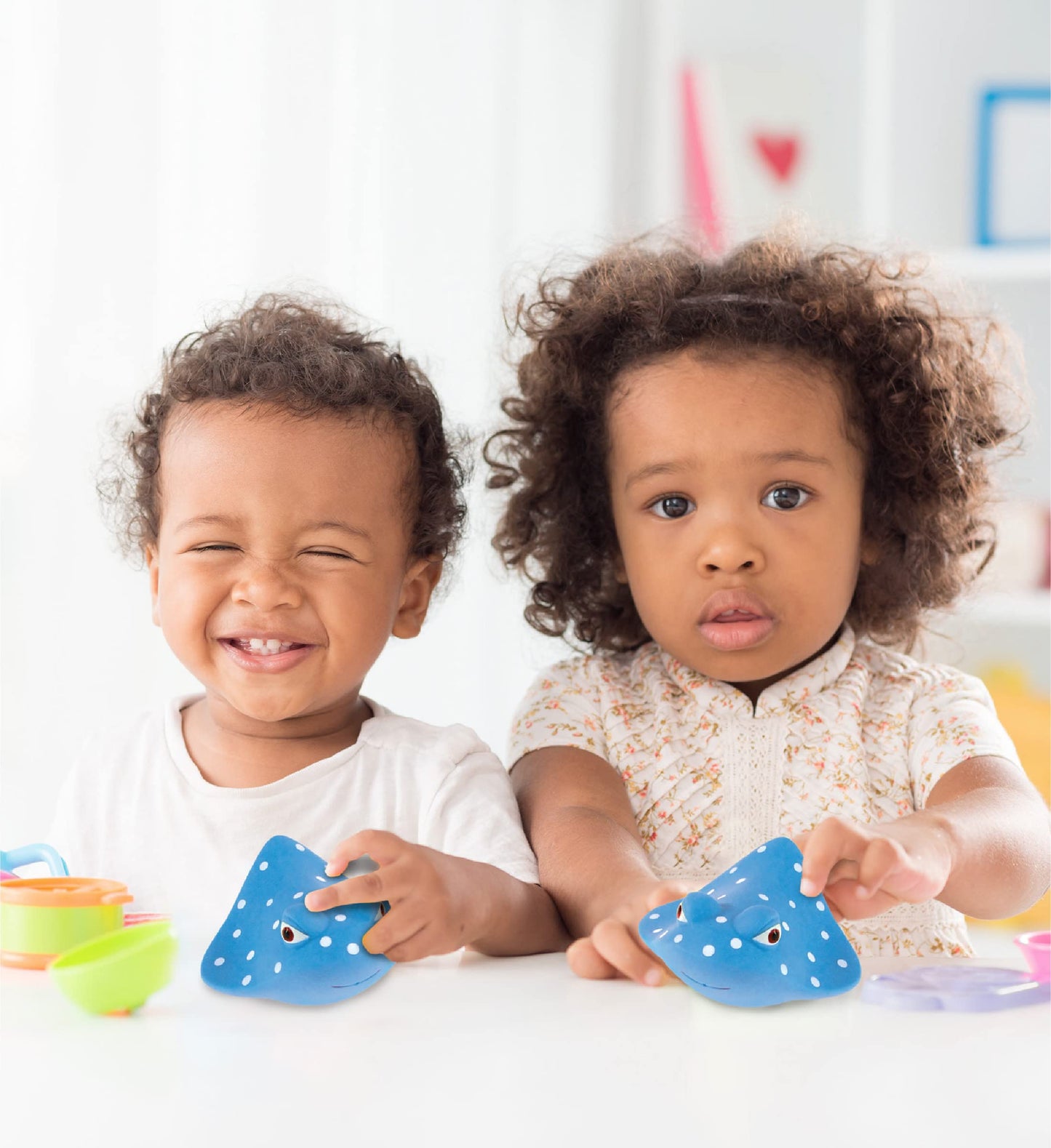 Dollibu Manta Ray Bath Buddy Squirter - Floating Blue Manta Ray Rubber Bath Toy, Fun Water Squirting Bathtime Play For Toddlers, Soft Sea Life Animal Toy For The Bathtub, Beach & Pool For Girls & Boys