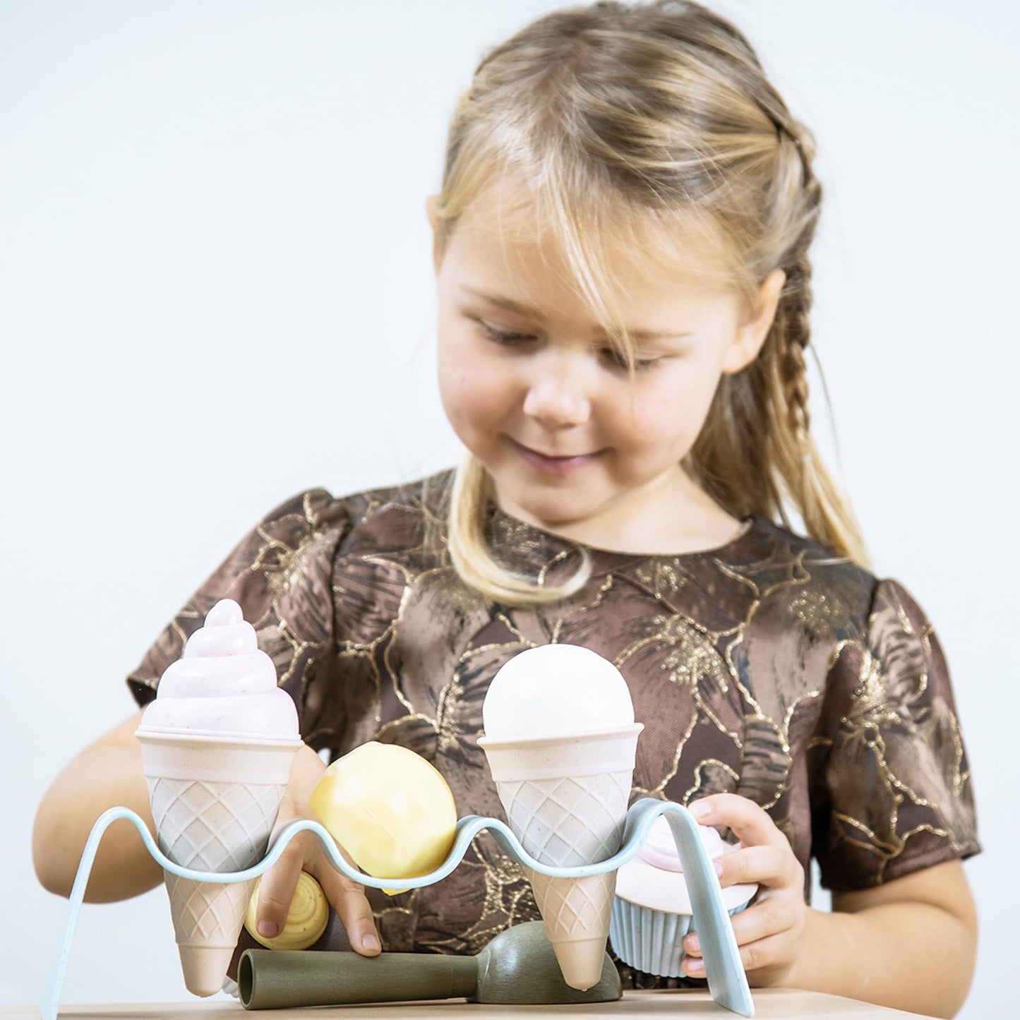 Dantoy Bio Kids’ Ice Cream & Cupcake Set (15 Pieces), Green Sugarcane Bioplastic Toy, Cones, Scoop, Cupcake Paper Cups, & Icing, Made In Denmark, Ages 2+