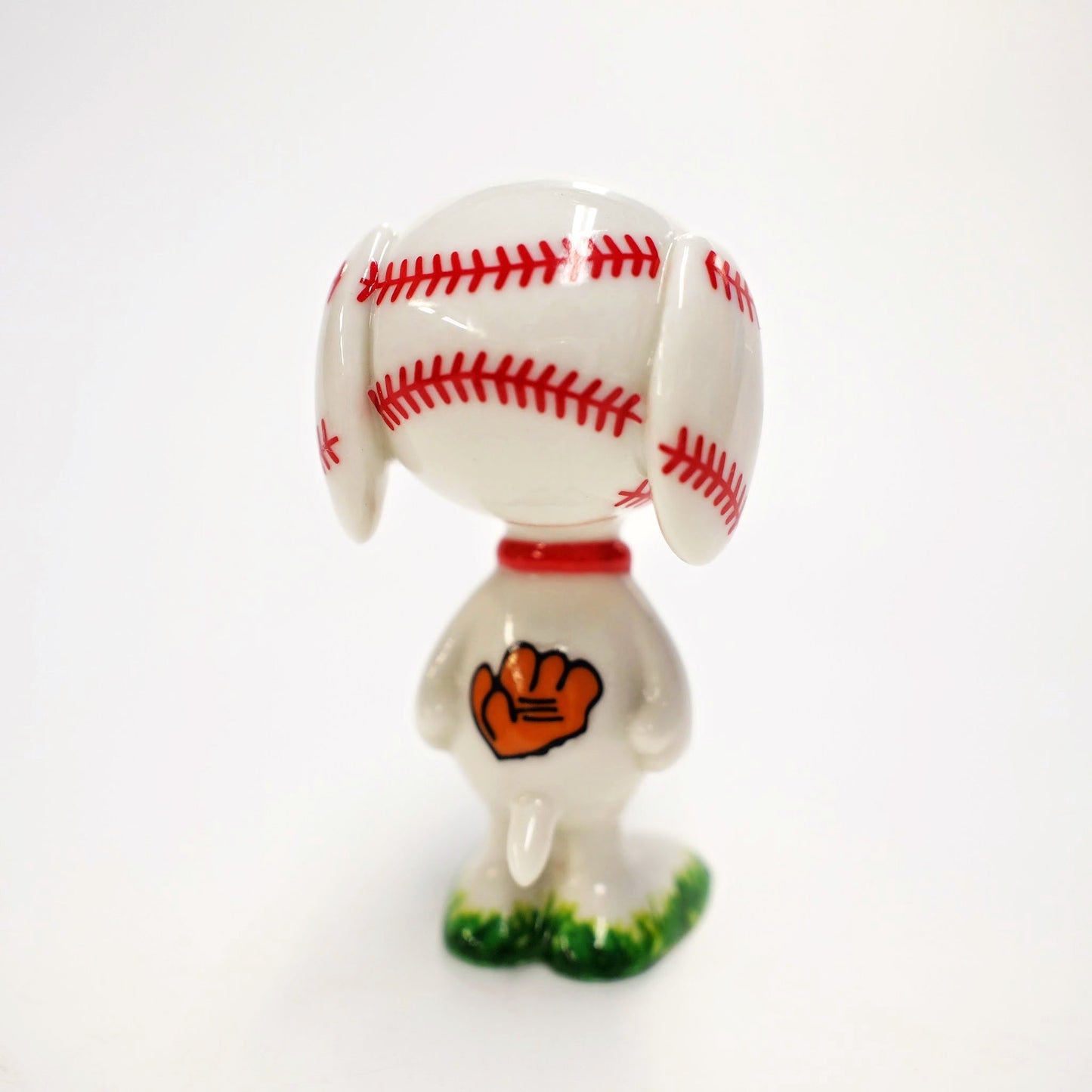 Department 56 Peanuts Grand Slam Beagle Figurine, 3 Inch (4039753)