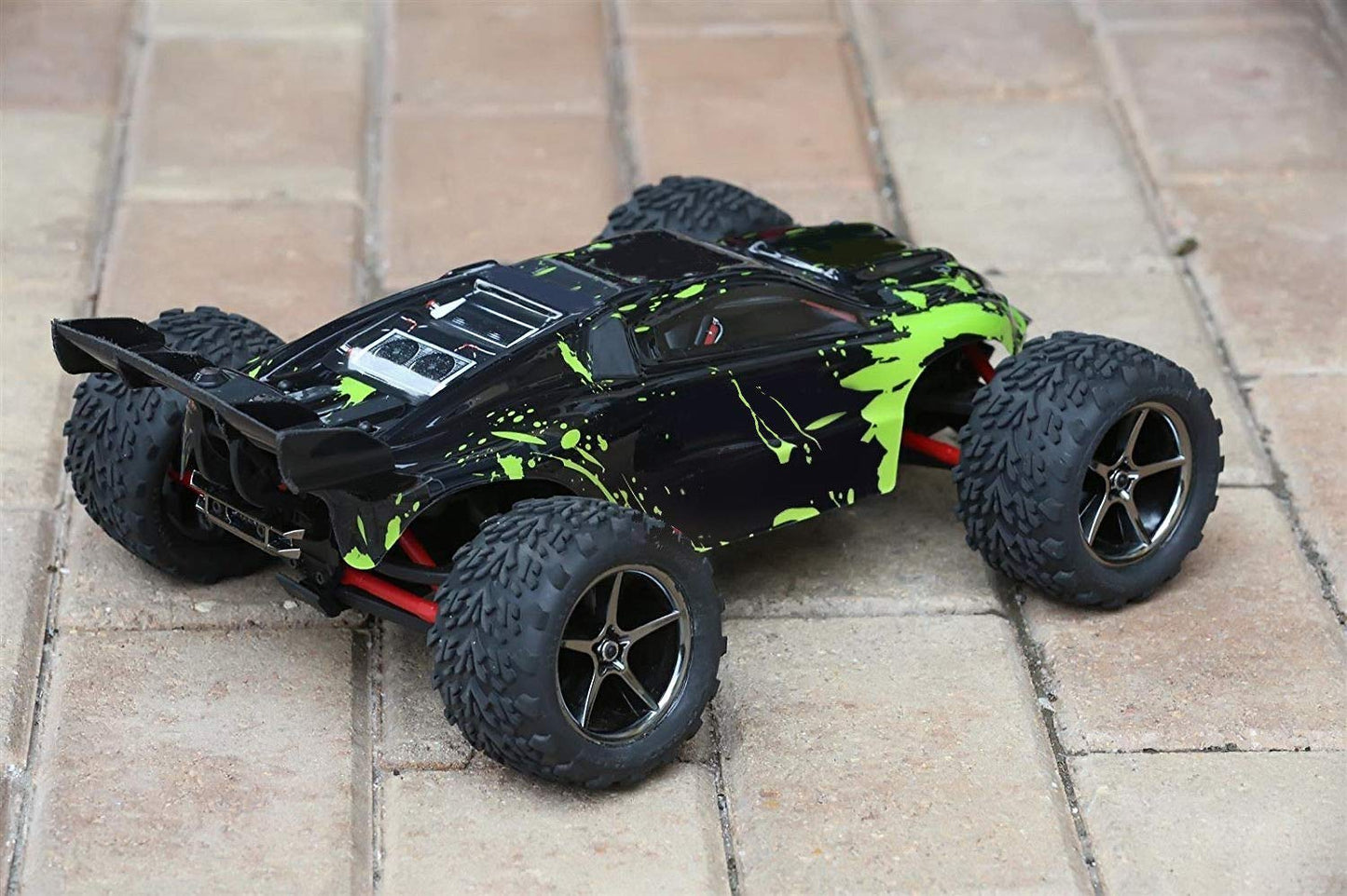 SummitLink Compatible Custom Body Muddy Green Over Black Replacement for 1/16 Scale RC Car or Truck (Truck not Included) ERMN-BG