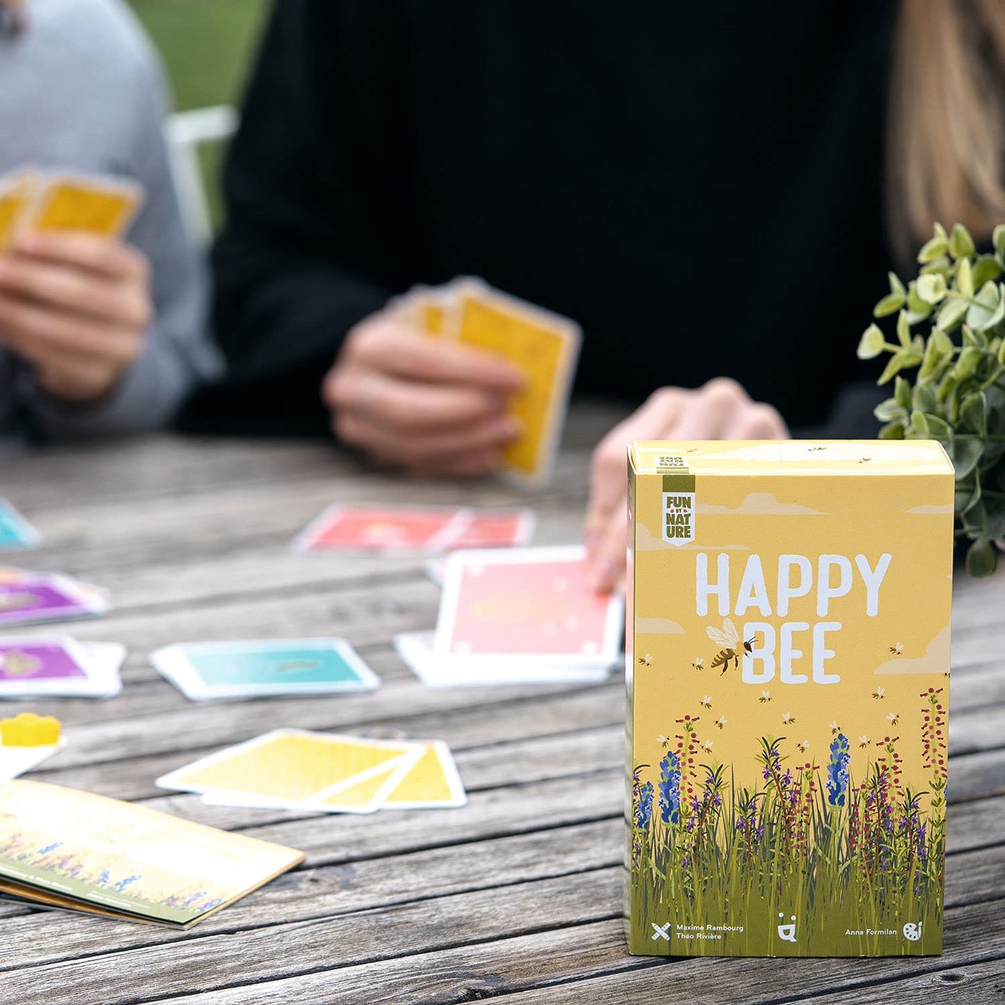 Happy Bee Card Game - Strategic Pollen Harvesting For Victory! Educational Game, Fun Family Game For Kids & Adults, Ages 8+, 3-6 Players, 15 Minute Playtime, Made By Helvetiq
