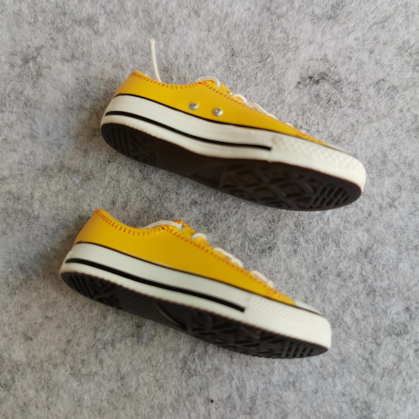 1:6 Scale Figure Shoes Sneakers Shoe for 1/6 12 inch Male Action Figure Toy (Yellow)