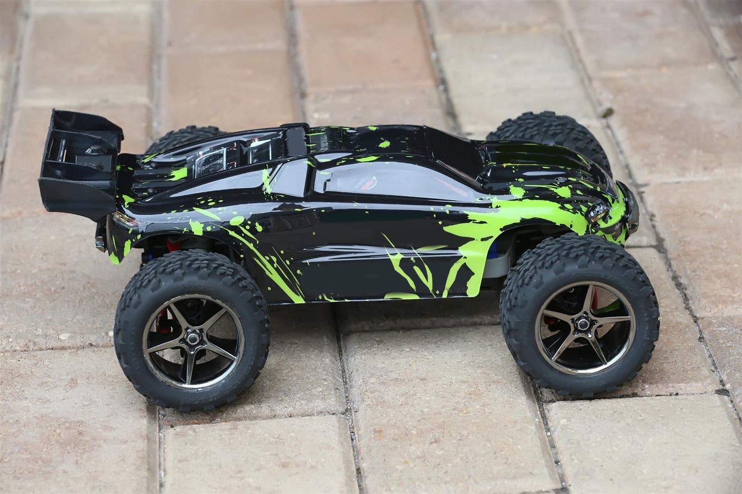 SummitLink Compatible Custom Body Muddy Green Over Black Replacement for 1/16 Scale RC Car or Truck (Truck not Included) ERMN-BG