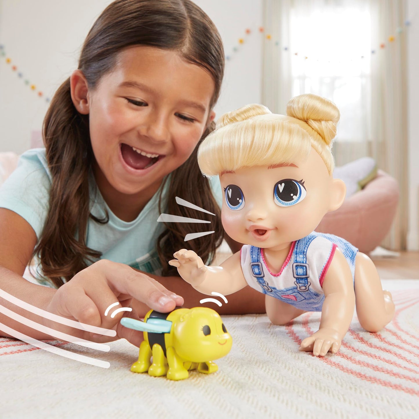 Baby Alive Crawl 'n Play Harper Hugs Electronic Crawling Baby Doll, 10.75 Inches, Blonde Hair, Toys for Kids 3 Years & Up