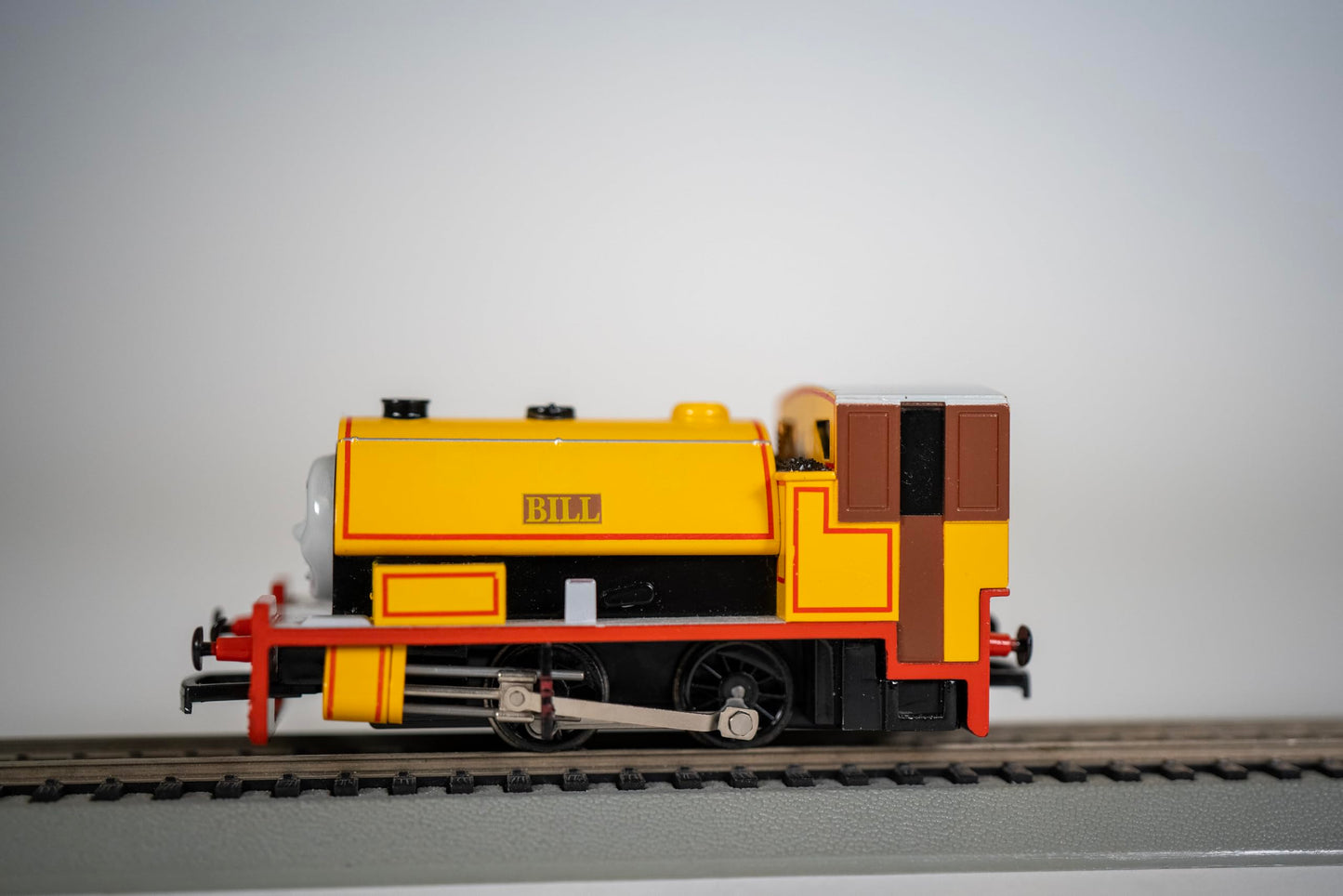 Bachmann Trains Thomas And Friends Bill Engine With Moving Eyes , Yellow
