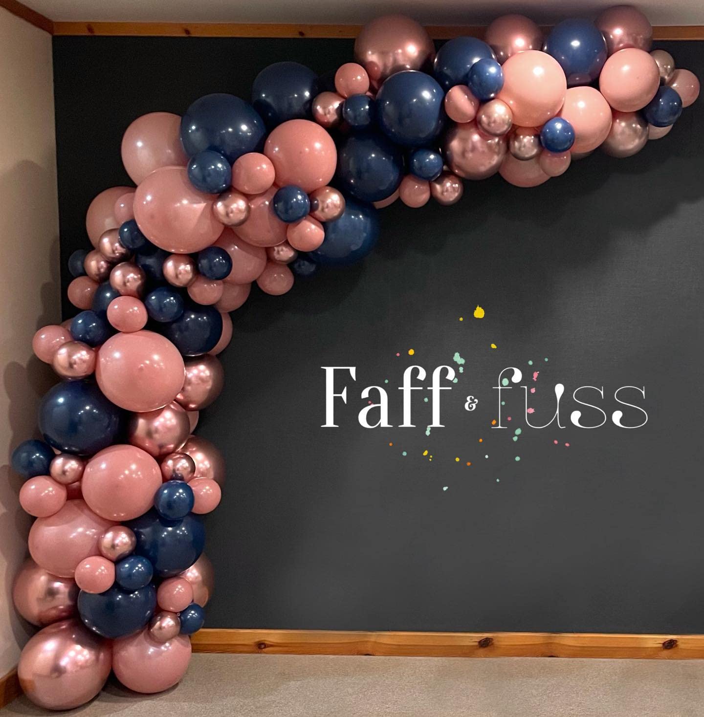 Aobkdeco 138Pcs Christmas Balloon Garland Arch Kit With Red Green Gold White Balloons Candy Balloons Sequin Balloons Gold Star B