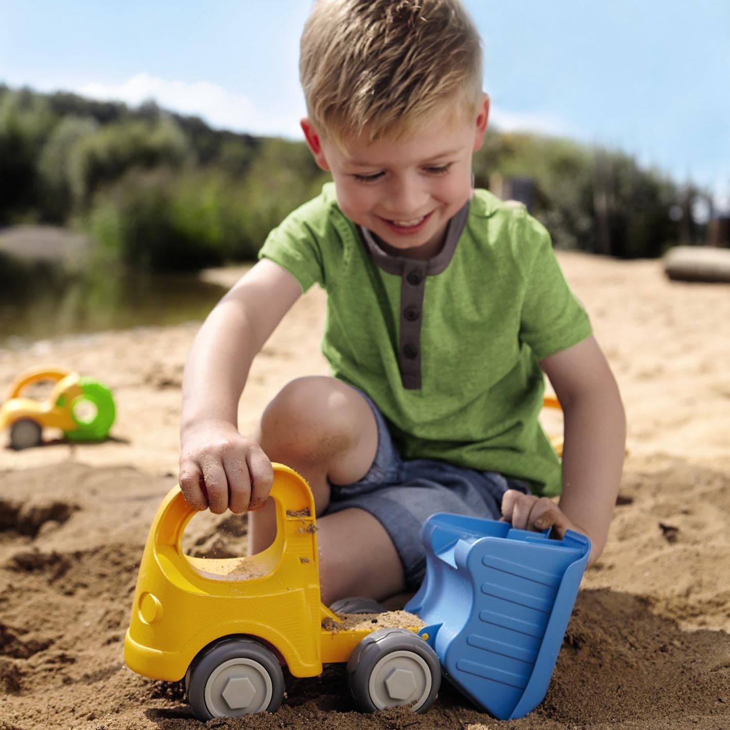 HABA Dump Truck Beach Toys for Toddlers 1-3, Sandbox Toys, Construction Toys, Excavator Toys for Boys 3-5 Year Old & Beach Essen