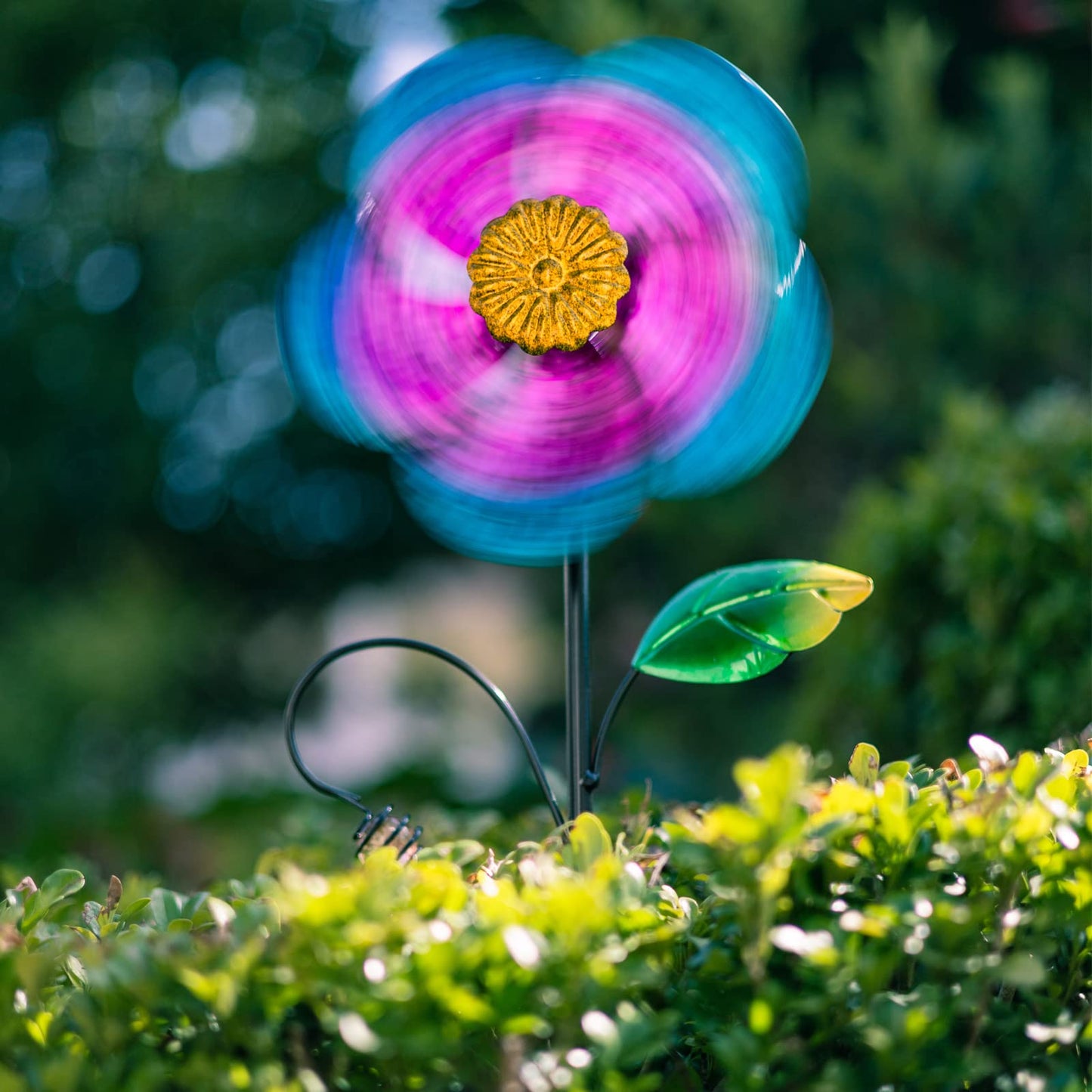 Viveta 2 Pack Wind Spinners With Metal Stake, 28.7 Inches Outdoor Garden Pinwheels Spinners Purple Flower Shape Design For Yard
