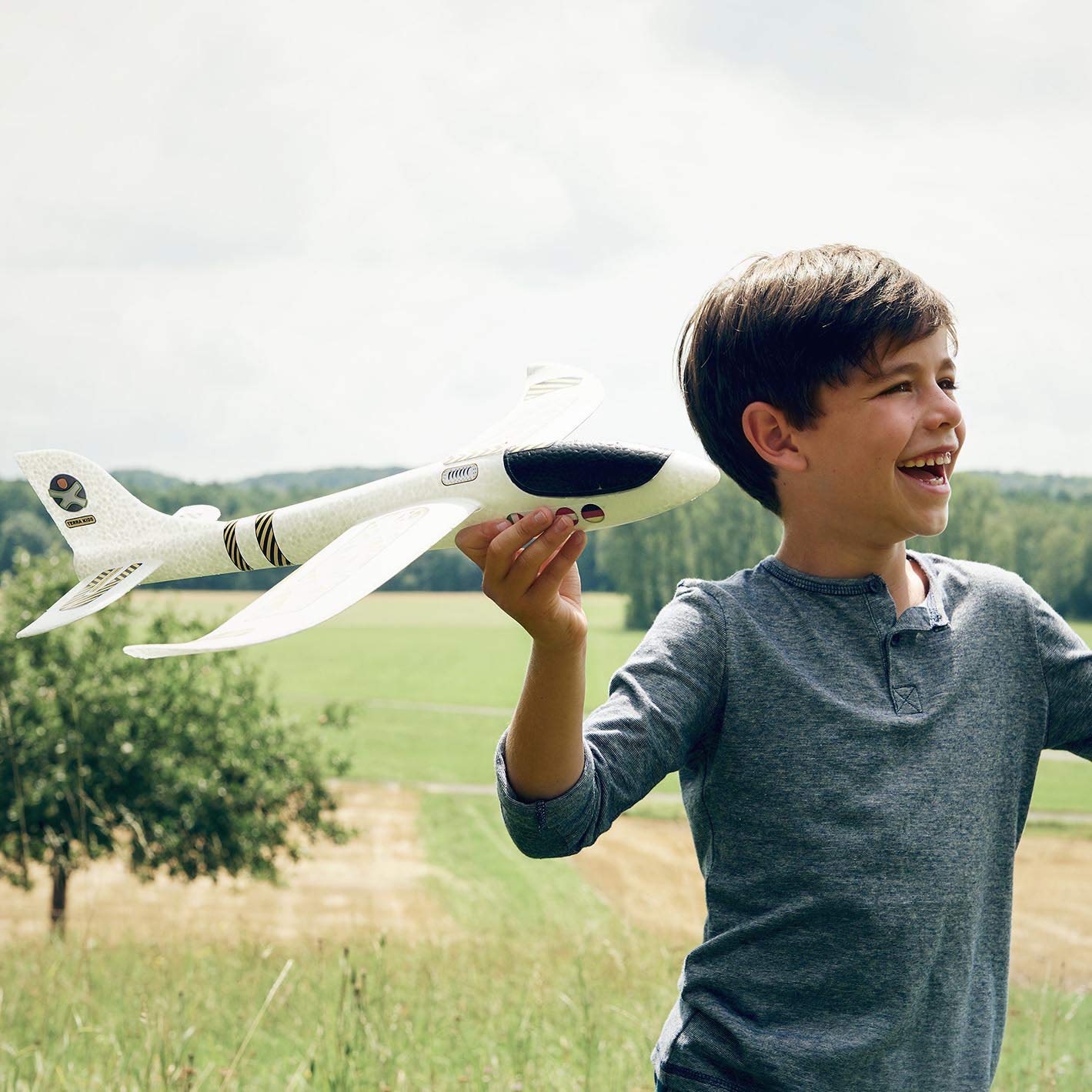 Haba Terra Kids Hand Glider - Outstanding Aerodynamics - Easy To Assemble, 19' Long Made From Robust Styrofoam