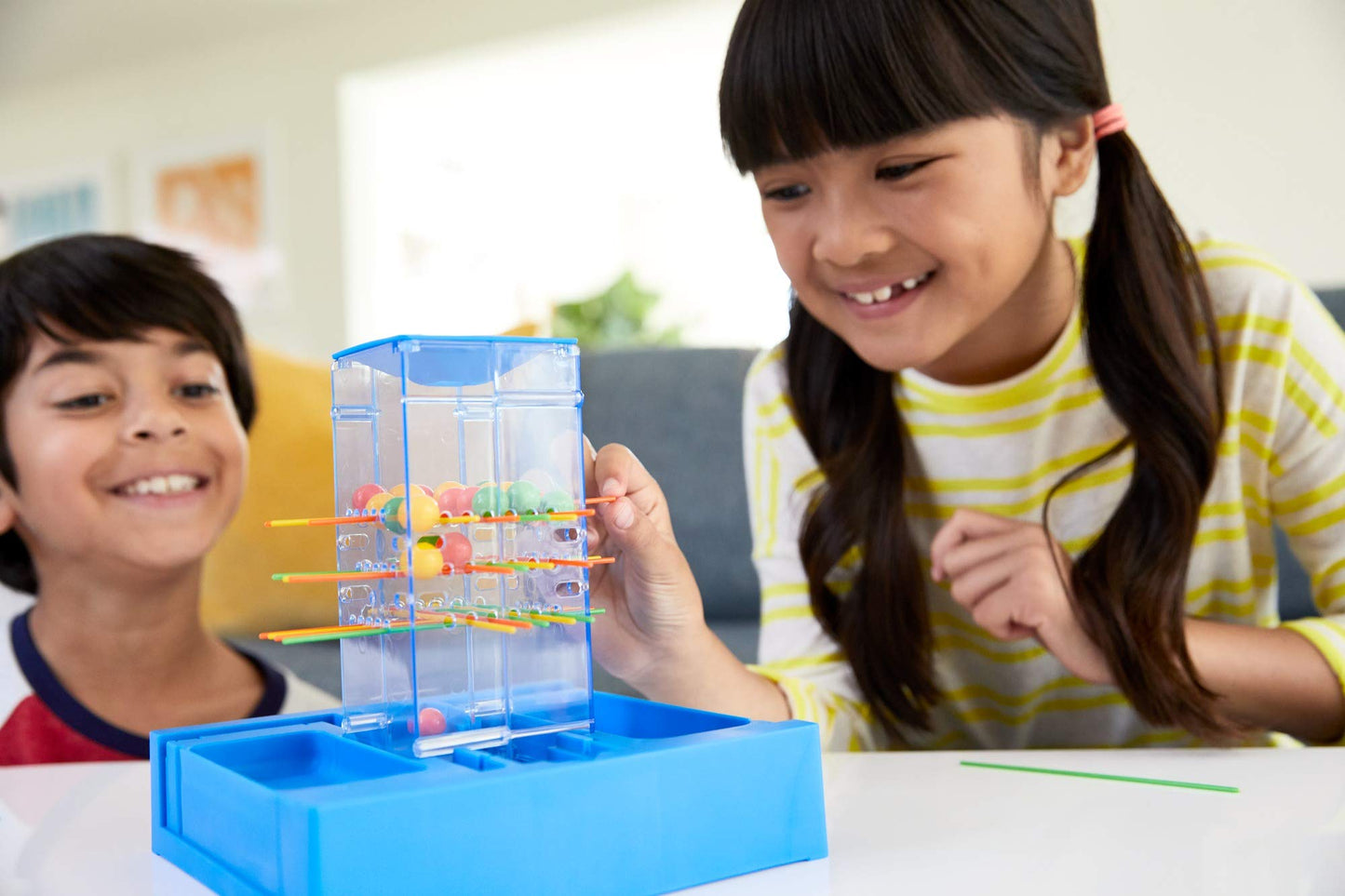 Mattel Games Travel Kerplunk, Portable Kids Game with Built-in Storage for 5 Year Olds and Up