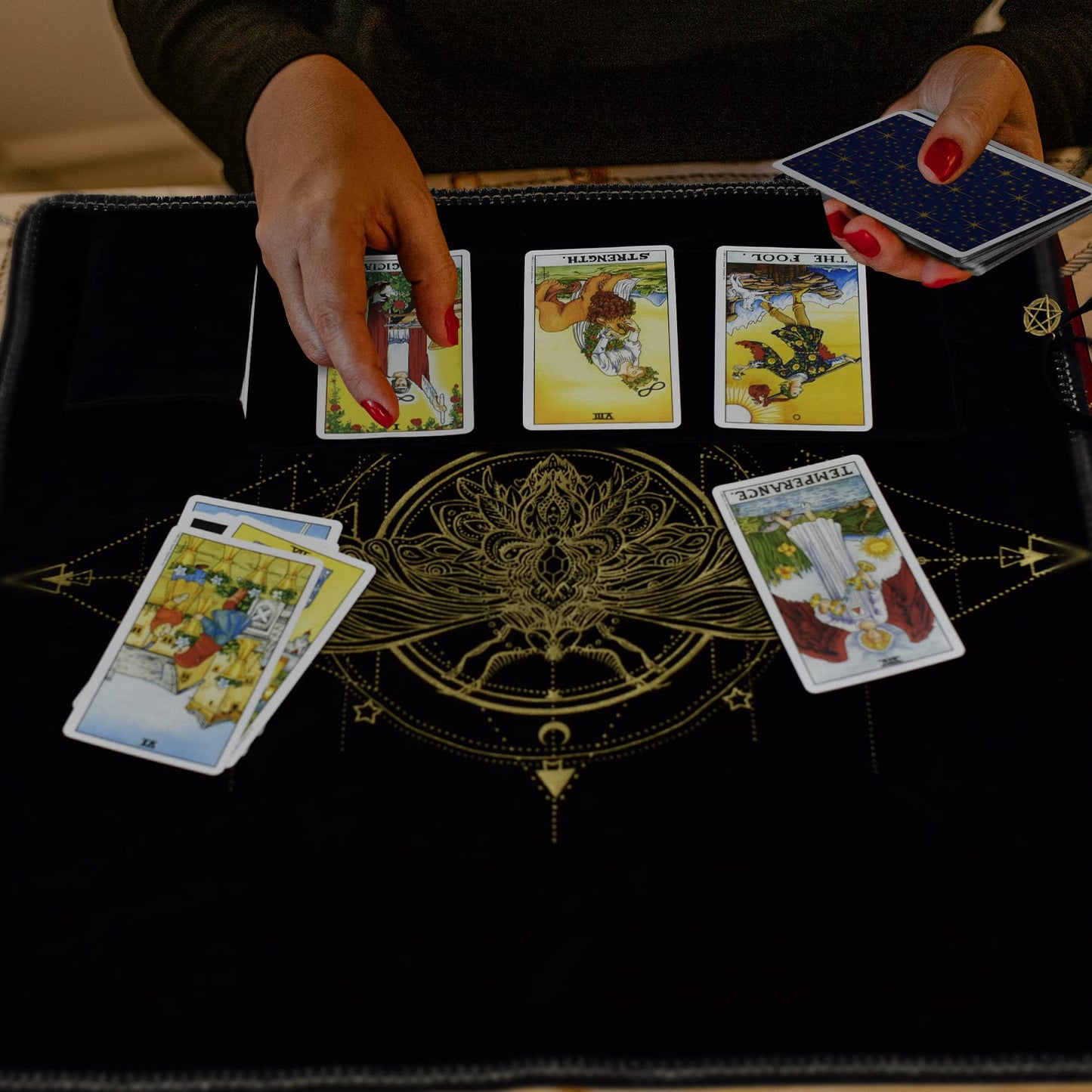 Knana 2Pcs Tarot Card Cloth - Velvet Tarot Cloth With Tarot Card Holder Bag, Golden Bee Pattern Altar Tarot Cloth 19.68 By 19.68