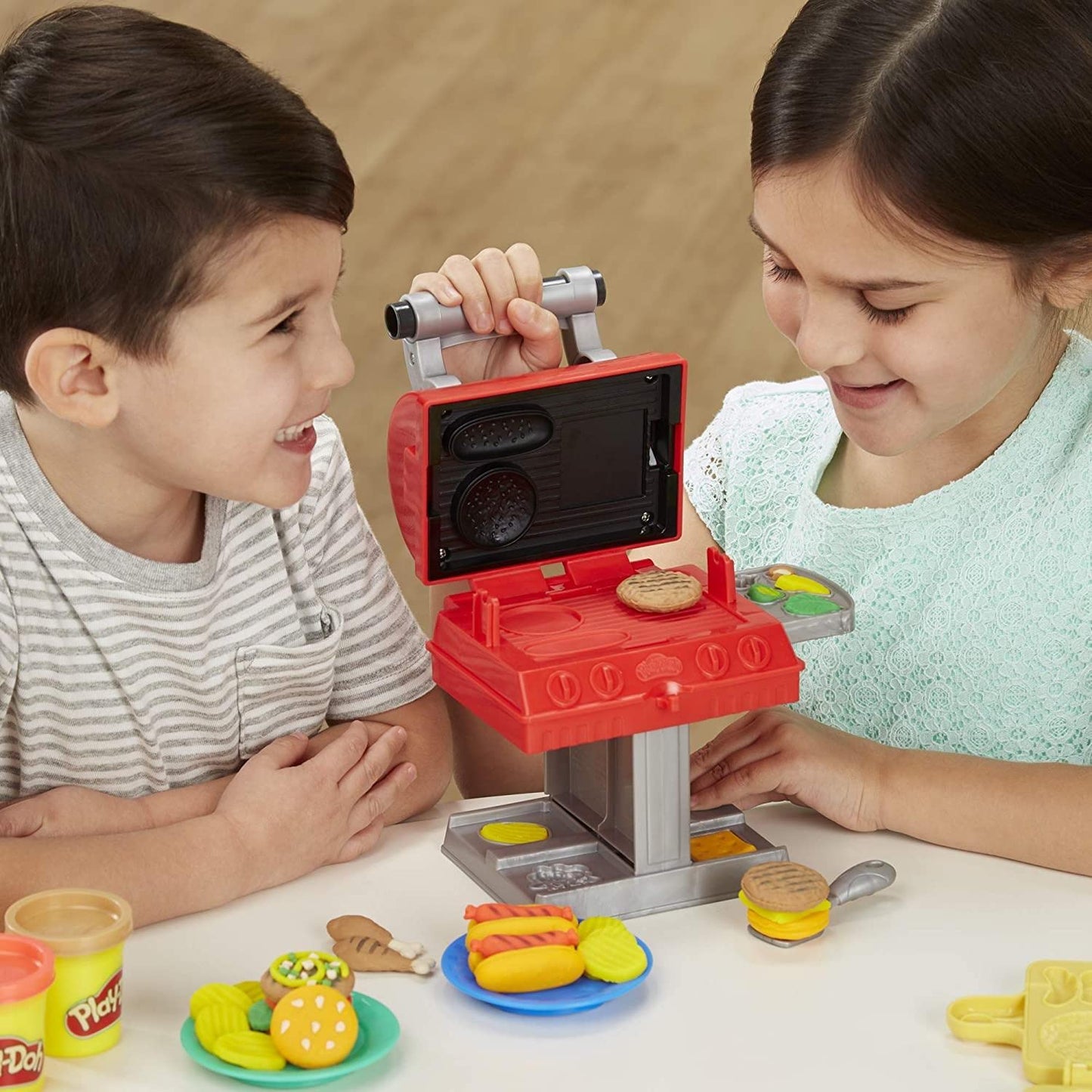 Play-Doh Kitchen Creations Grill 'N Stamp Playset For Kids 3 Years And Up With 6 Non-Toxic Modeling Compound Colors And 7 Barbecue Toy Accessories