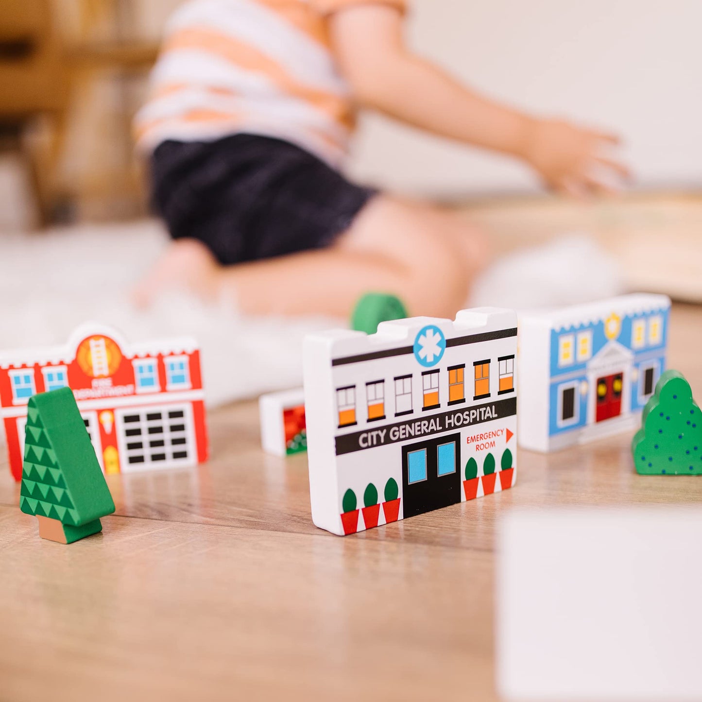 Melissa & Doug Wooden Town Play Set (32 pcs) - Multi Color, Includes Storage Tray, Model 98141, Pretend Play for Kids