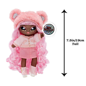 Na! Na! Na! Surprise Glam Series Cali Grizzly Fashion Doll And Metallic Bear Purse, Pink Hair, Cute Fuzzy Hat Outfit & Accessories, 2-In-1 Kids Gift, Toy For Girls And Boys Ages 5 6 7 8+ Years