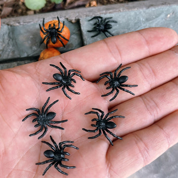 Miniature Black Spiders, Halloween Miniatures, Halloween Embellishments, Haunted Dollhouse, Halloween Craft Supplies, Dollhouse