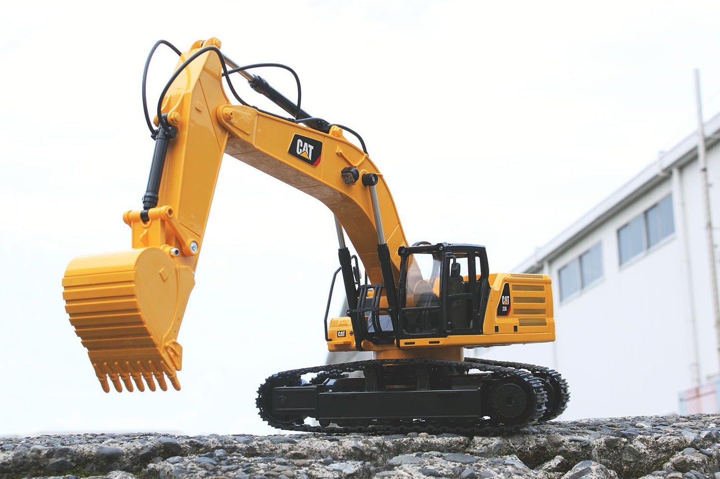 Diecast Masters RC Truck CAT 336 Excavator | Fully Functional Radio Control Excavator Truck | 1:24 Scale Model Remote Control Tr
