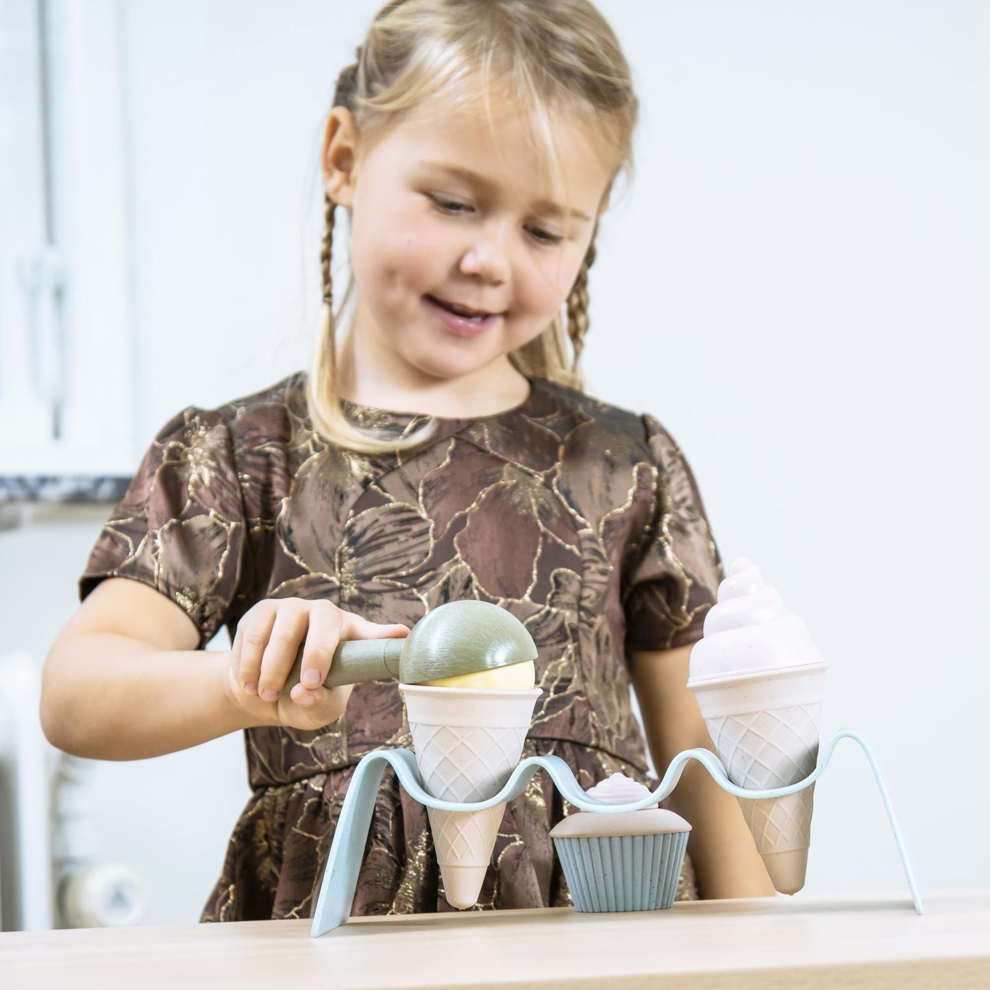 Dantoy Bio Kids’ Ice Cream & Cupcake Set (15 Pieces), Green Sugarcane Bioplastic Toy, Cones, Scoop, Cupcake Paper Cups, & Icing, Made In Denmark, Ages 2+