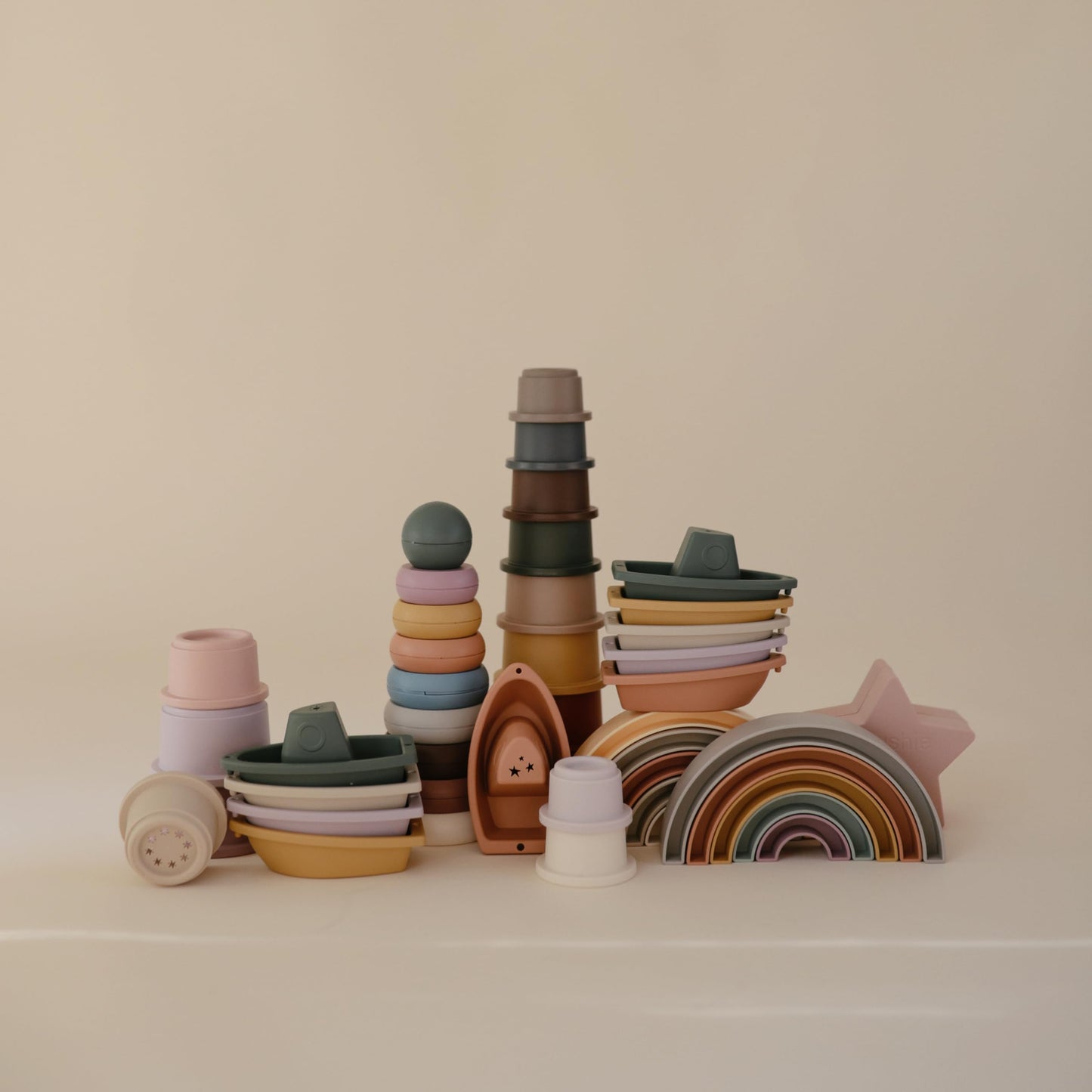 Mushie Stackable Bath Boats Toy (Petal) | Floating Bathtub Toys For Baby & Toddler, Set Of 5 | Made In Denmark