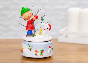 Charlie Brown And Snoopy Snowy White Glitter 7 X 5 Resin Holiday Musical Figurine