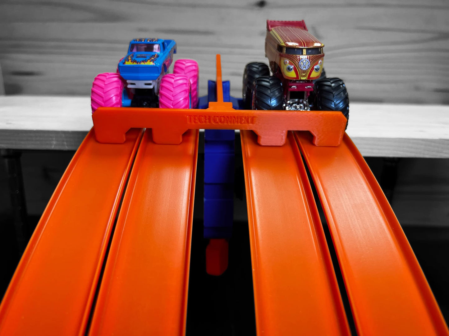 Hot Wheels Compatible Clamp W 4 Lane Start Gate (Blue/Orange)