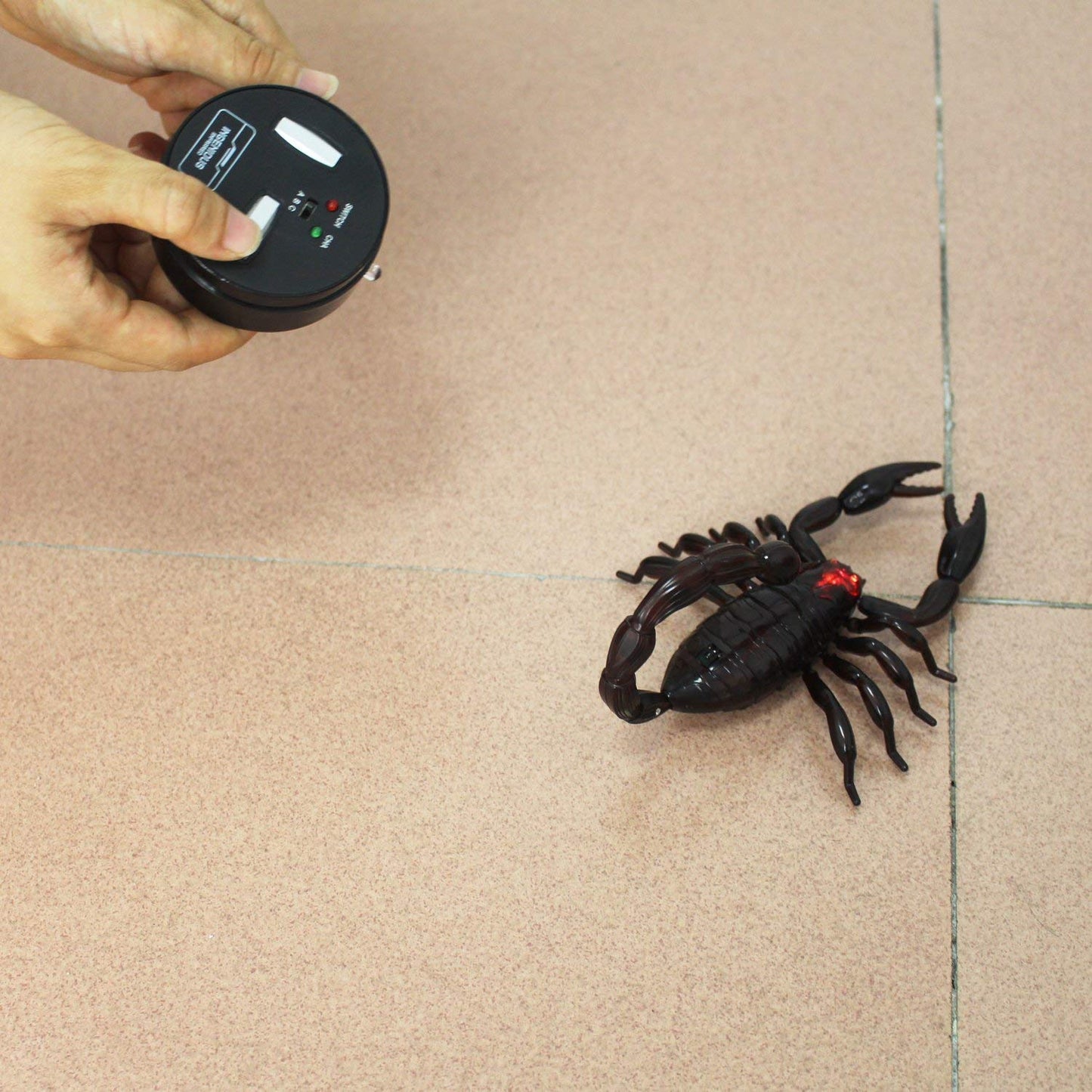 Tipmant Simulation RC Scorpion Remote Control Animal Vehicle Car Electric Scary Toy Halloween Kids Birthday Gift