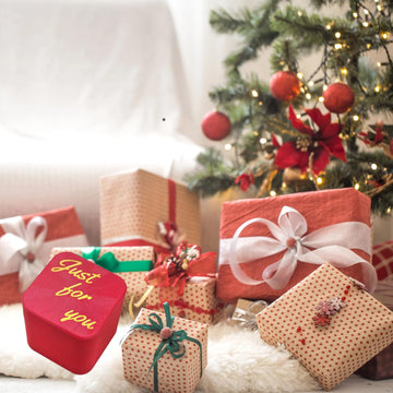 Woplay Surprise Finger In A Box,Funny Christmas Gag Gifts For Adults,Perfect Spoof Hand Prank Pop Up Gift With Box For Men (Red,