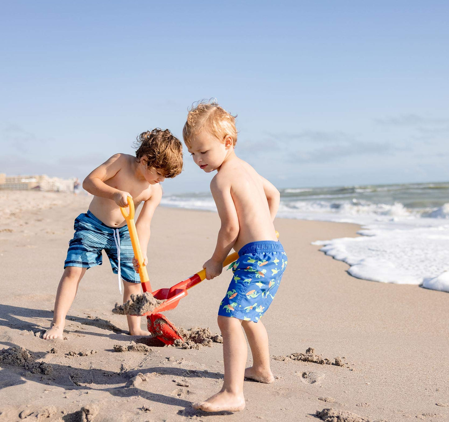 Spielstabil Heavy Duty Beach Shovel - Perfect for Sand and Snow (Made in Germany)